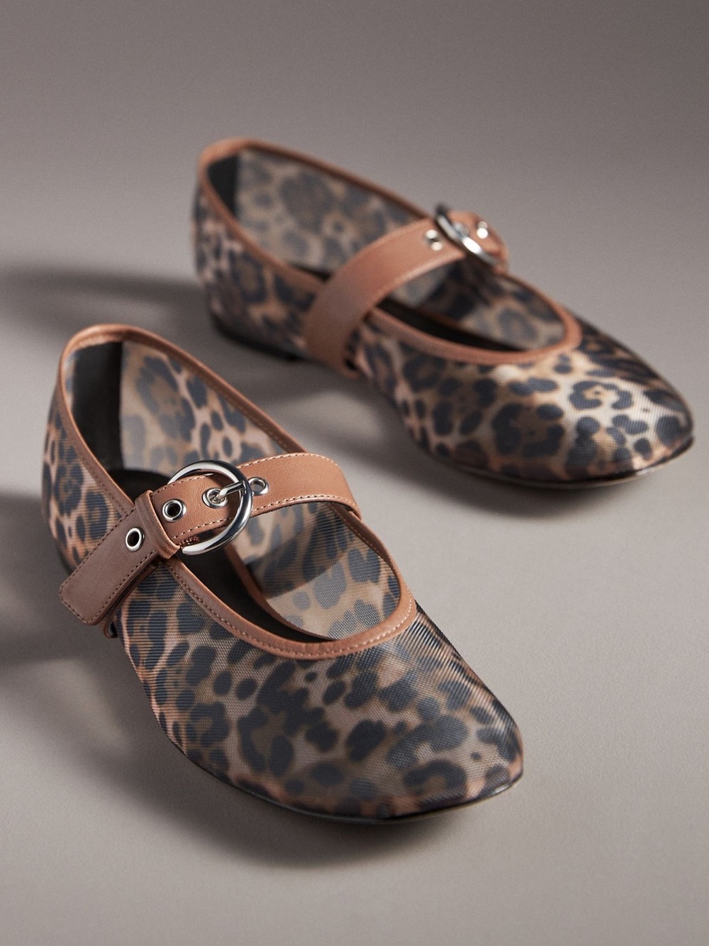 SOLD OUT EVERYWHERE EUC 8.5 Reformation Bethany Flat in Mesh Leopard